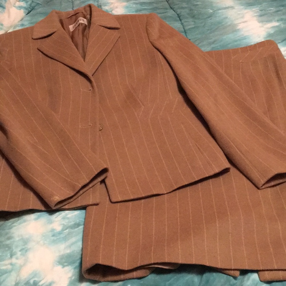 COPY - Feraud 2 piece suit wool blend 40 or US size 10